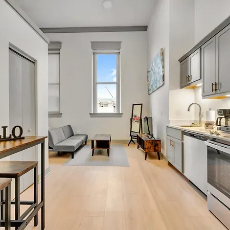 Bright And Modern Studio In Louisville # 304